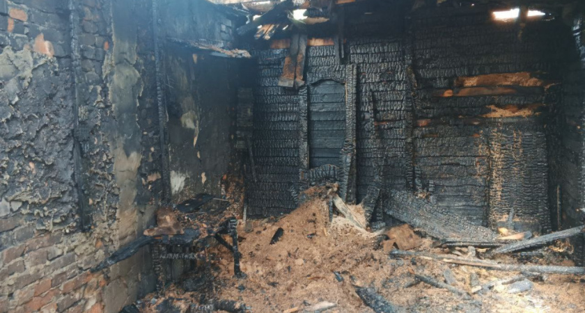 В Кадыйском округе произошел крупный пожар в цехе деревообработки