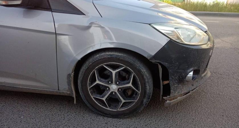 В Костромской области 13-летний самокатчик оказался под колесами Ford Focus