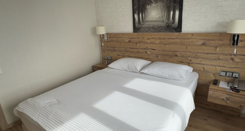 Приклеиваю прокладку над кроватью — и бед не знаю: всю ночь сплю как младенец — наутро ничего не «бесит»