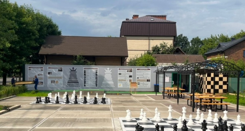 В Костроме появился "Шахматный парк" с ростовыми фигурами и турнирами