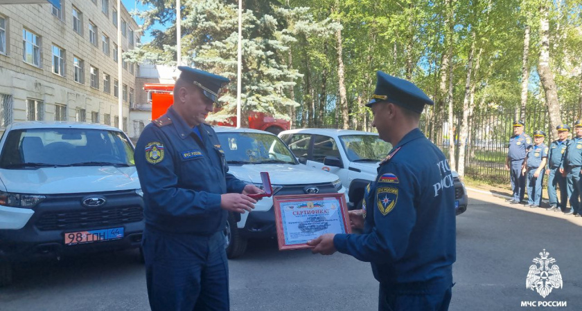 Три новых "Нивы" пополнили автопарк костромского МЧС