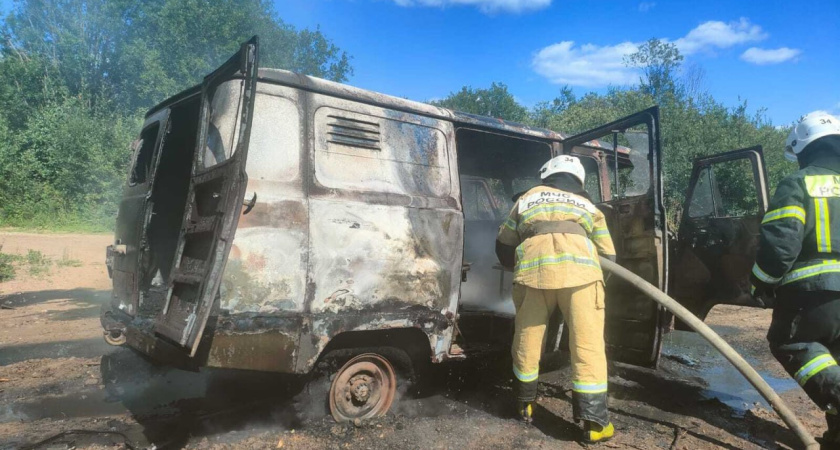 В Шарьинском районе на ходу загорелся УАЗ