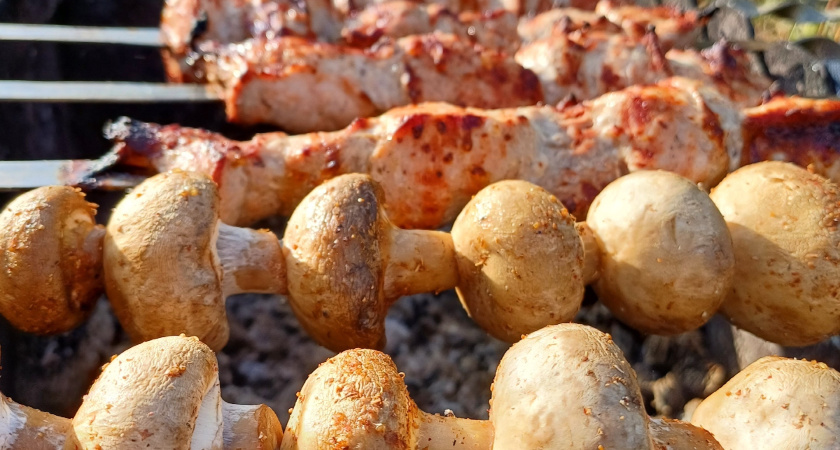 Из деликатеса - в яд: роковая ошибка, которую совершают почти все любители шашлыка