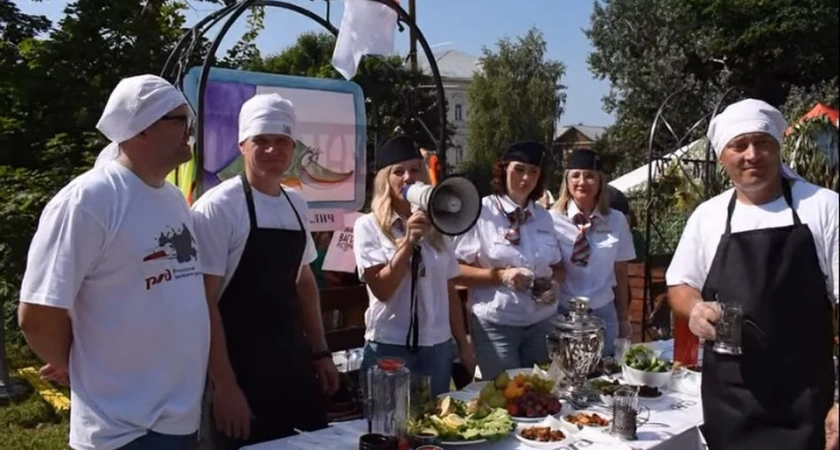 Костромские повара сварили более 600 литров ухи на празднике «Емелина щука»