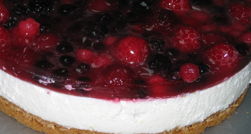 Все ягоды в дело — круче Шарлотки и бисквита: готовим манник со смородиной на кефире — без лишней возни