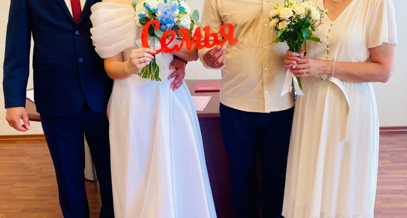 Двойное торжество: в Галиче родители и дети сыграли свадьбу в один день