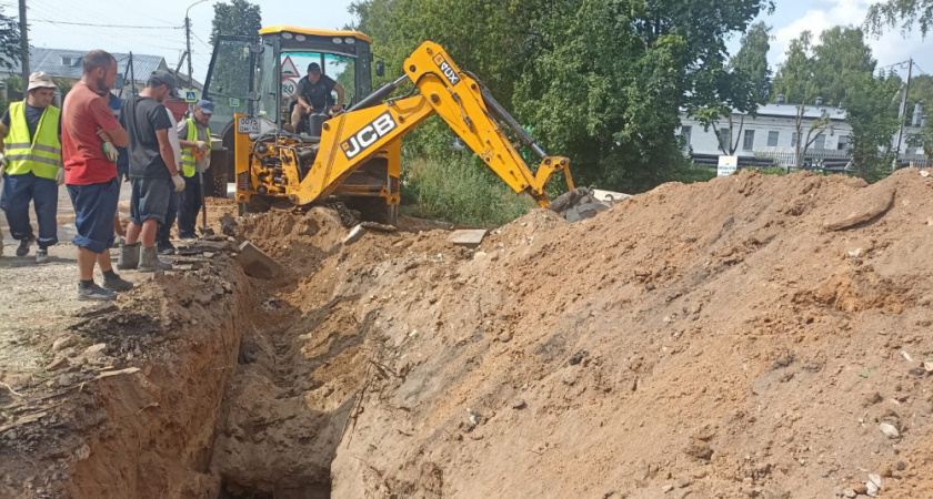 В Костроме прокладывают ливневку для детской больницы глубиной 5,5 метров