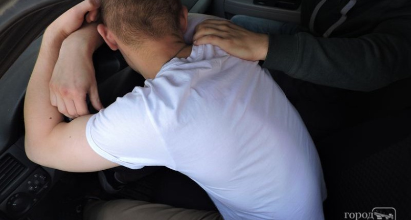 Полицейские в Шарьинском районе остановили "Ниву" с пьяным бесправником за рулем