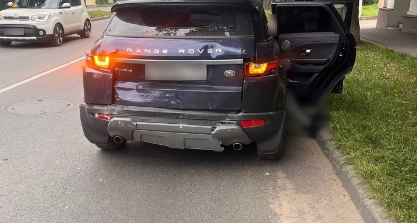 В Костроме грузовик врезался в Land Rover: пострадал ребенок