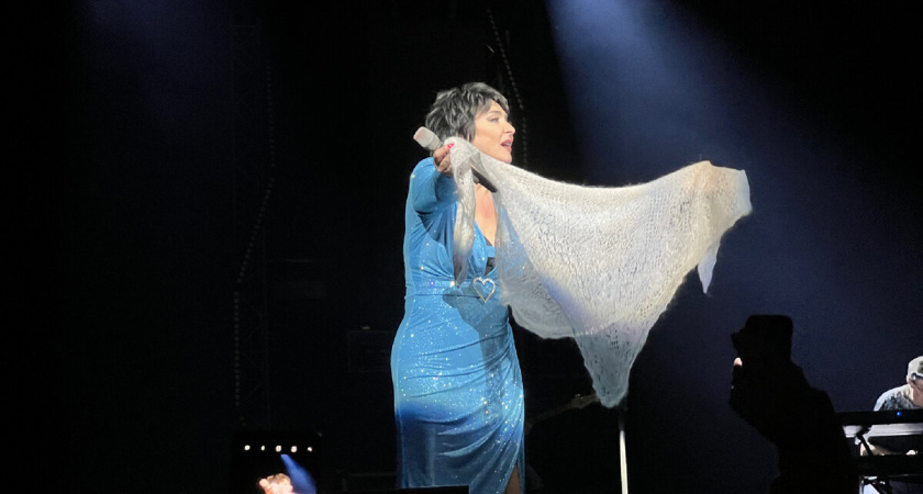 За 100 км поехали на концерт Лолиты — а она отчебучила: вот как проходил концерт