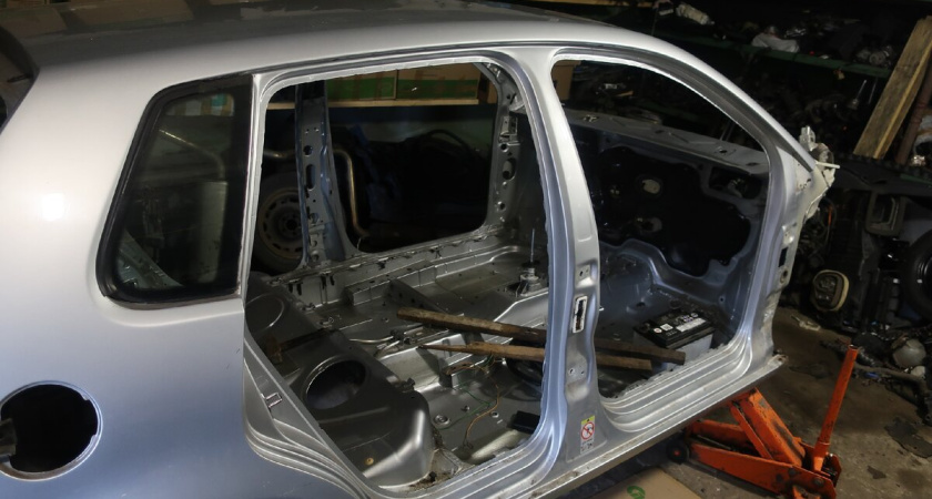 Резал кузов немецкой машины - внутри стоек увидел полиэтиленовый пакет: такого я точно не ожидал