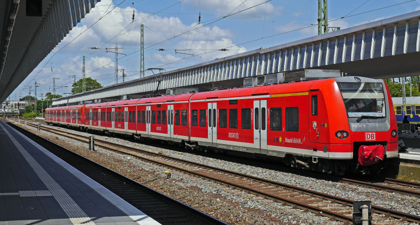 «Ты чё, не уступишь?!» — меня хотели согнать с полки в поезде — все вылилось в ночную истерику