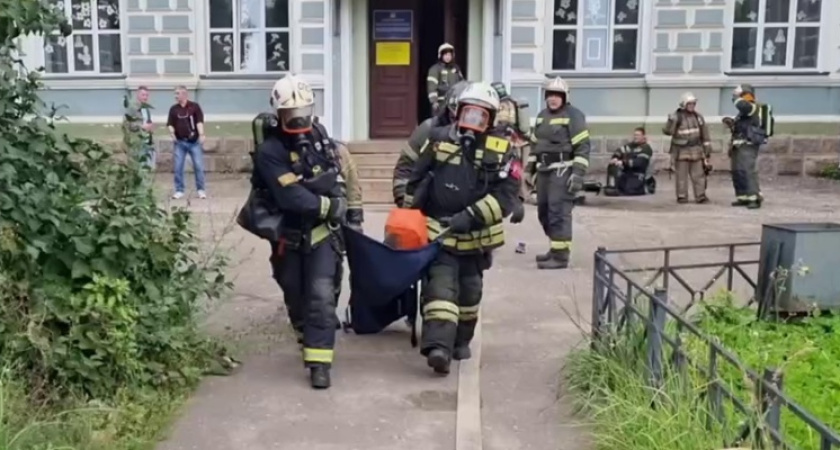 В Костромском энергетическом техникуме огнеборцы тушили условный пожар