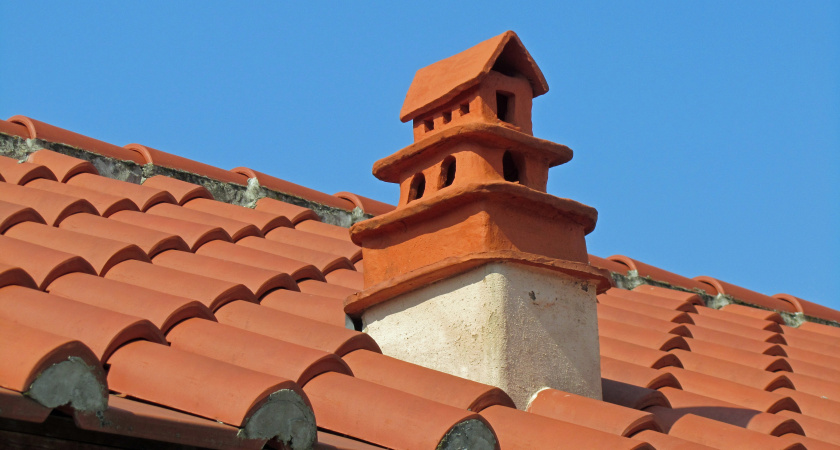 3 кг в топку – и сажа отлетит комками: экспресс-метод очистки дымохода