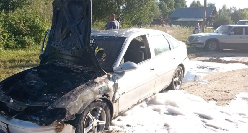 На трассе в Макарьевском округе загорелся движущийся автомобиль