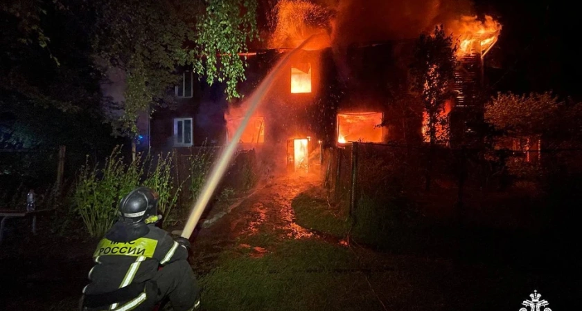 В Костромской области ради спасения две женщины выпрыгнули из окон во время пожара