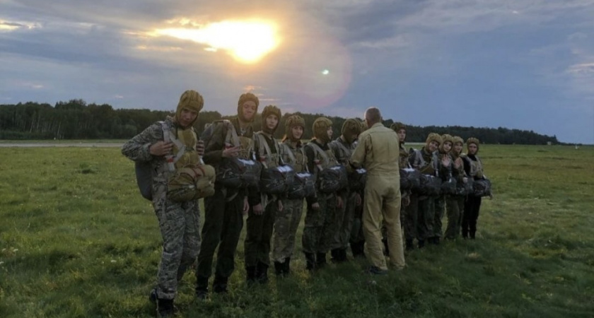 В Костромской области десантники совершат первые учебные прыжки с парашютом