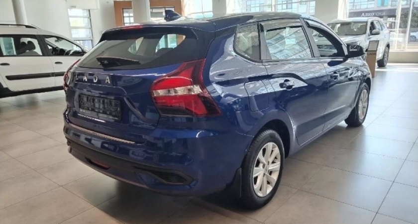 Провел пару часов за рулем "Лады Искры" — полностью составил мнение о новинке: вам оно вряд ли понравится