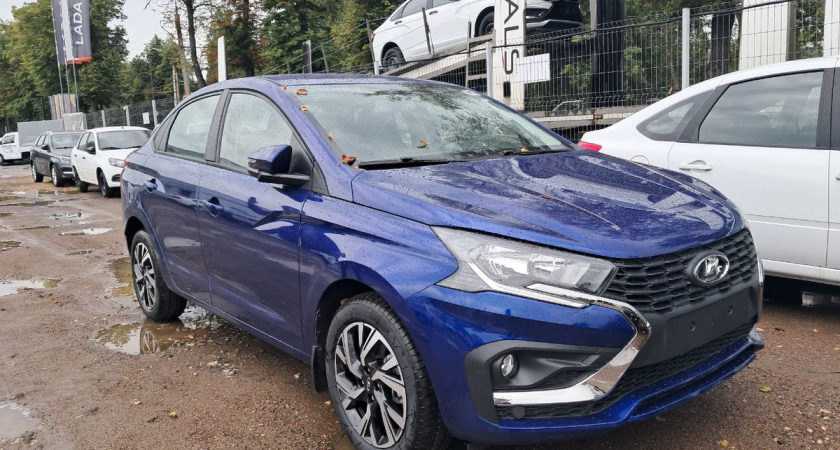 Чуть не "впарили" кредит: приехал узнать цену "Искры" — в наличии нет, "втюхивают" всем "Гранту" с допами