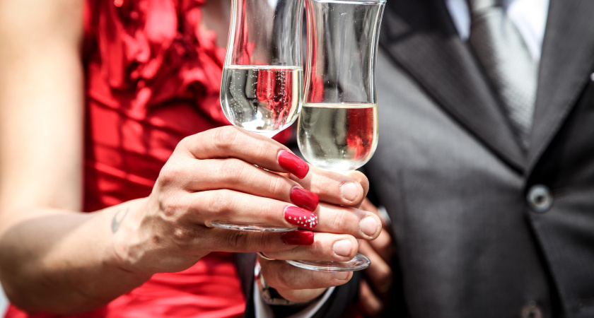 Предлагал остаться после ужина на ночь — и наблюдал за женщинами: ни одна не прошла проверку мытьем посуды