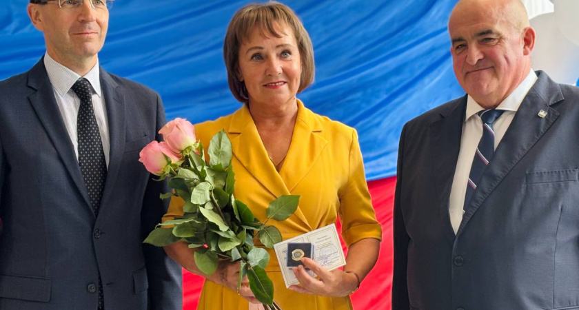 В Костромской области пять педагогов получили ведомственные награды