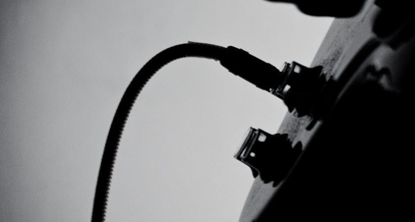 Эти 3 устройства в квартире из розетки не выключаем — никогда: запомните раз и навсегда