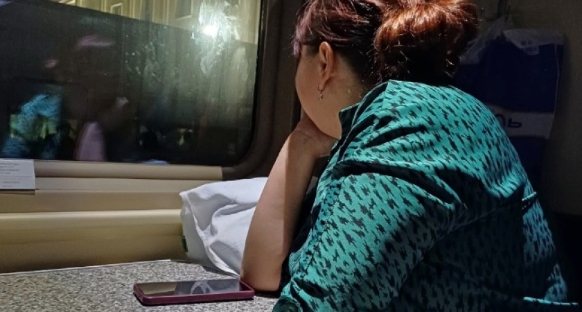 "А ну марш на свое место!": 90-летняя бабуля в поезде разогнала всех пассажиров