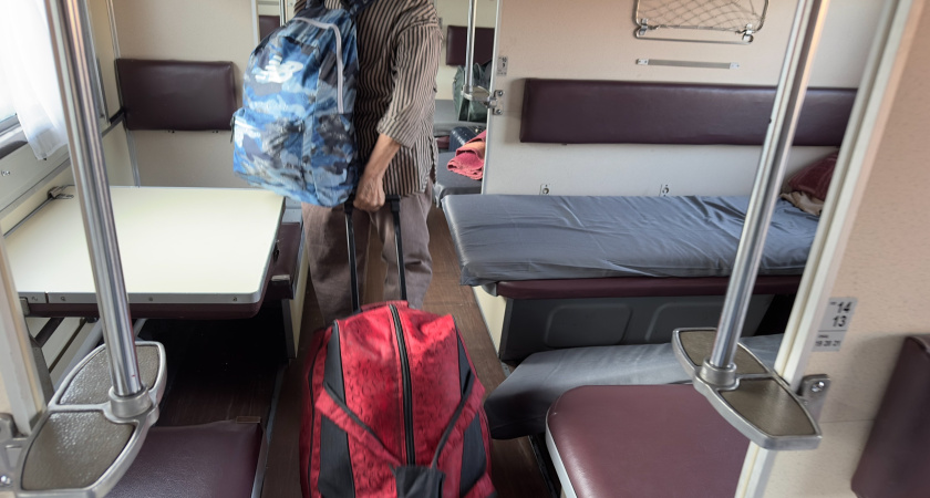 Отстояла свое место с боем — пассажирка кричала на весь вагон, а потом сама опростоволосилась: помогла проводница