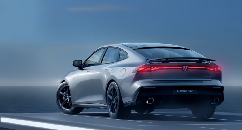 Это вам не Octavia — тест-драйв лифтбека Changan Uni-V в версии Tech: такого никто не ожидал