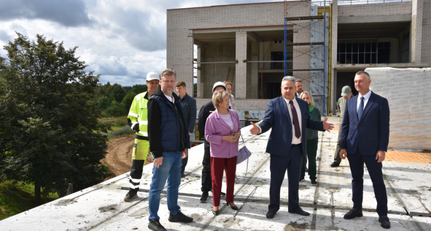 В Костроме глава администрации проверил ход строительства Центра культурного развития