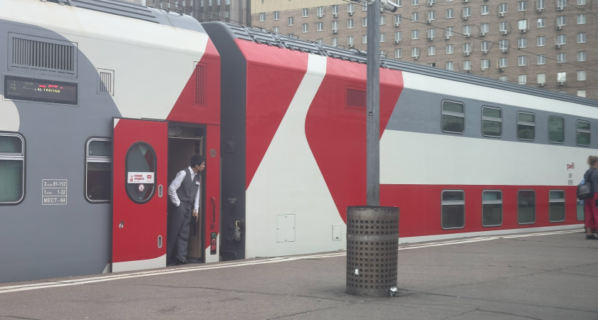 Зашли в поезд, а на наших местах уже стояли чьи-то чемоданы — случился скандал: на крики прибежала проводница