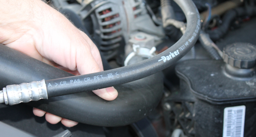 Полгода искал, куда каждый день утекает антифриз — под машиной сухо, подтеков нет: причину нашел не сразу