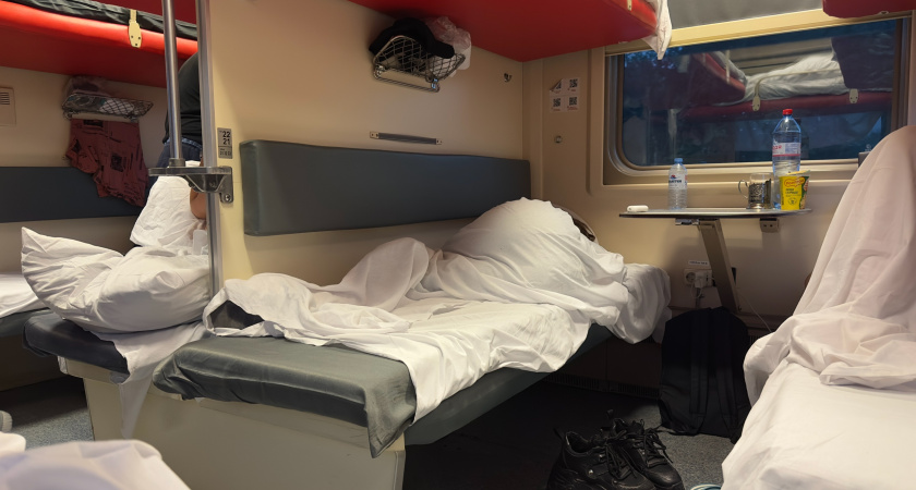 Попутчица захватила нижнюю полку — и грозилась идти за начальником поезда — кого приструнили в итоге