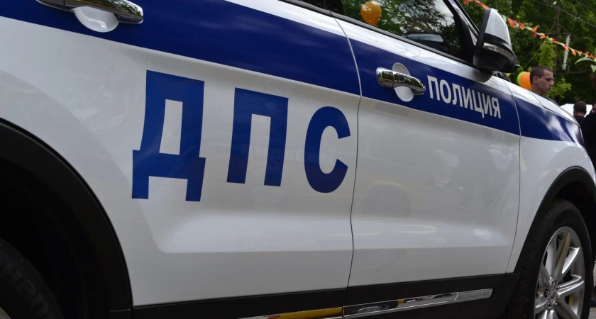 Останавливает сотрудник ГИБДД — выписывает штраф за дефлекторы на дверях: что ответить и кто на самом деле прав