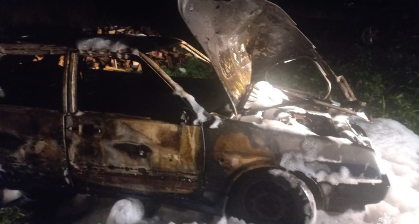 В Николо-Полома Костромской области сгорела легковушка