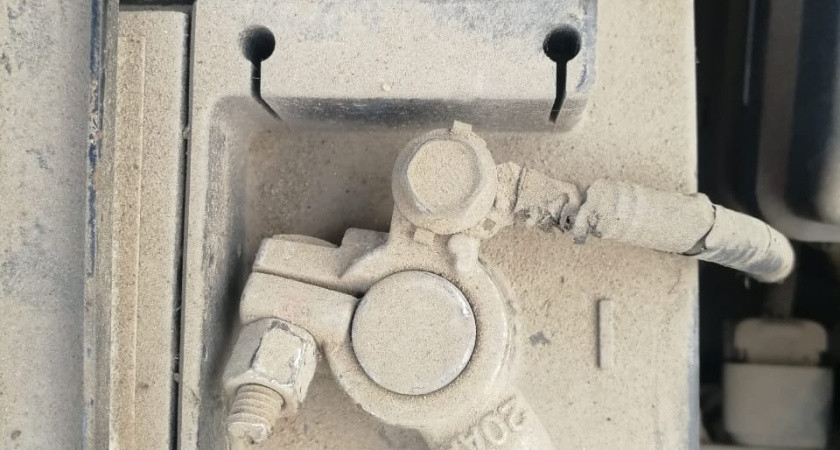 Напрямую к клемме подключать нельзя: нюансы зарядки АКБ, которых даже опытные водилы не знают — объясняет автоэксперт