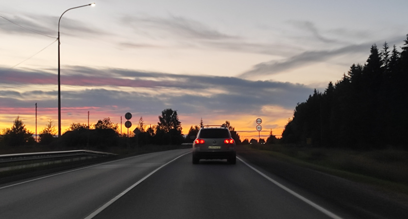 Можно ли обгонять трактора и другую с/х технику через сплошную: в давнем споре поставлена точка — решение Верховного суда