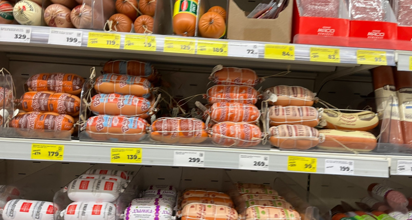 Такую колбасу беру по несколько штук сразу — состав идеальный: знаю, как определять — на этикетке есть 3 ключевые буквы