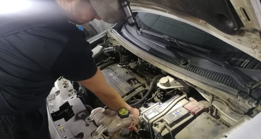 Названы двигатели, которые "жрут масло" и без всяких задиров — какие машины в зоне риска