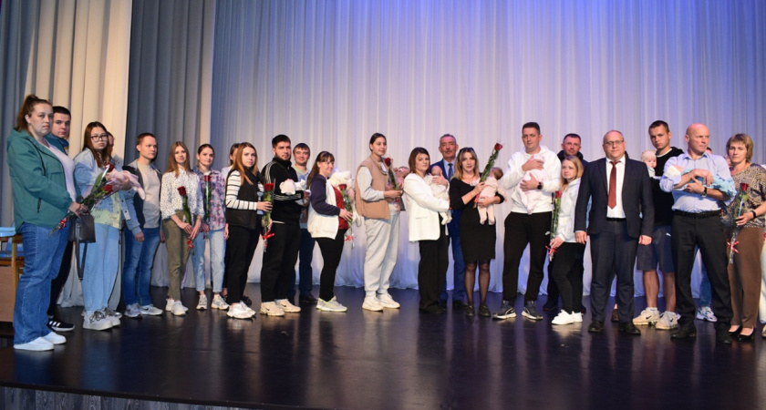 В Нерехте чествовали родителей 62 новорожденных на традиционном празднике «Дочки-сыночки»