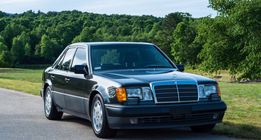 Не "шестерка" и не "Нива": 3 реально "бессмертных" автомобиля из прошлого — до сих пор встречаются на российских дорогах