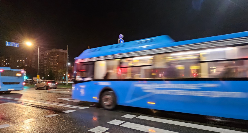 Стоит автобус, позади пробка, а слева сплошная: что делать, чтобы не попасть на штраф