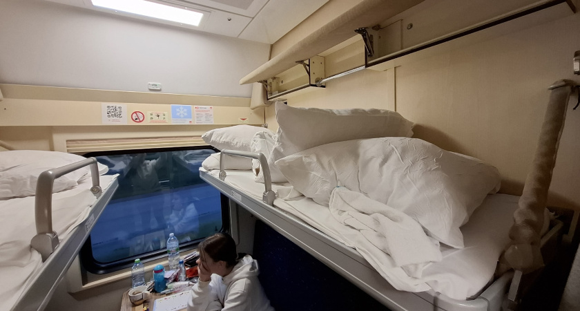 В купе вошла блондинка с детьми — я приготовился к аду, а получил историю, которую не забуду никогда