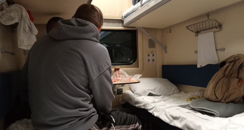 Выкупил всё купе, а потом сдал лишнее: хитрые пассажиры придумали, как ехать в купе без соседей, не переплачивая за все места