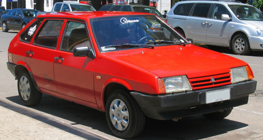 Увидел объявление о продаже «девятки» 1991 года с пробегом меньше 5 000 км — будто в "капсуле времени" хранили: обнаружил удивительное