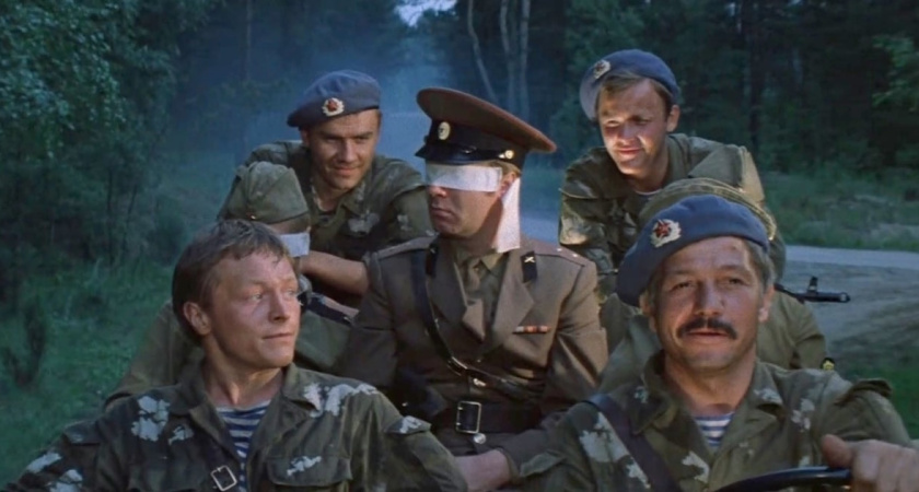 Сходили с ума и теряли голову: 7 дембелей СССР, за которыми девушки охотились в первую очередь