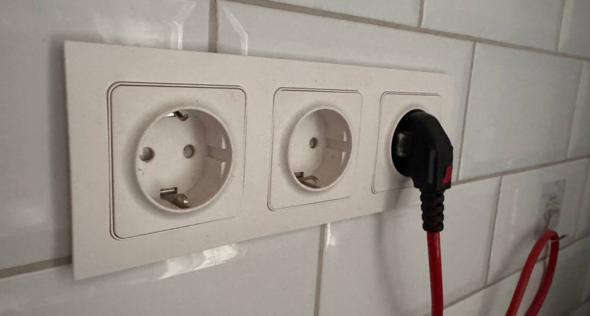 Я был уверен, что экономлю электричество, а оказалось — губил технику: эти 3 прибора категорически нельзя выдергивать из розетки