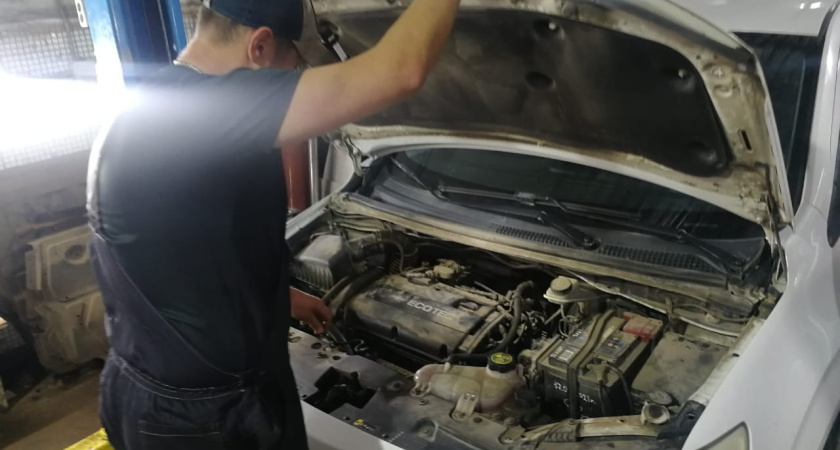 Менять масло каждые 7500 км — запрещено: вот когда пора, точная норма от автоэксперта