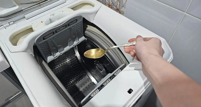 Всегда кладу ложку в барабан стиралки — стирка проще в 100 раз, а полотенца мягкие как пух