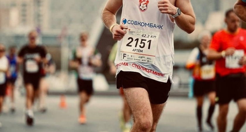 В Москве участник марафона пробежал 42 километра в футболке «Кострома – столица мира»